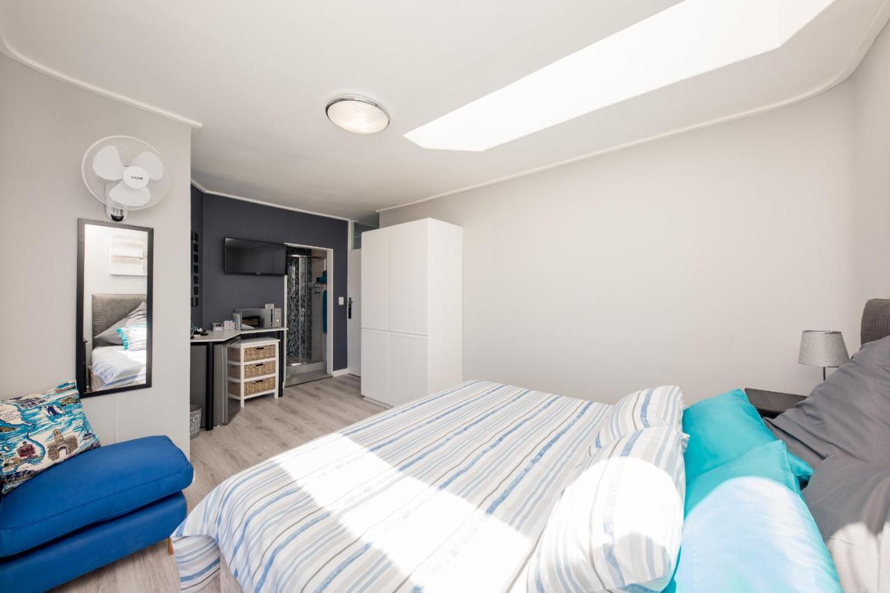 Big Blue Accommodation Bloubergstrand Exterior foto